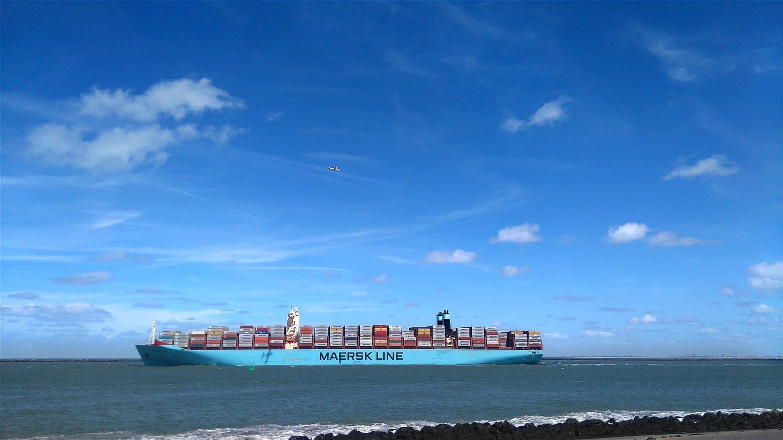 Maersk Sends Its First Service Back Through Suez as Transits Hit a Five-Week High