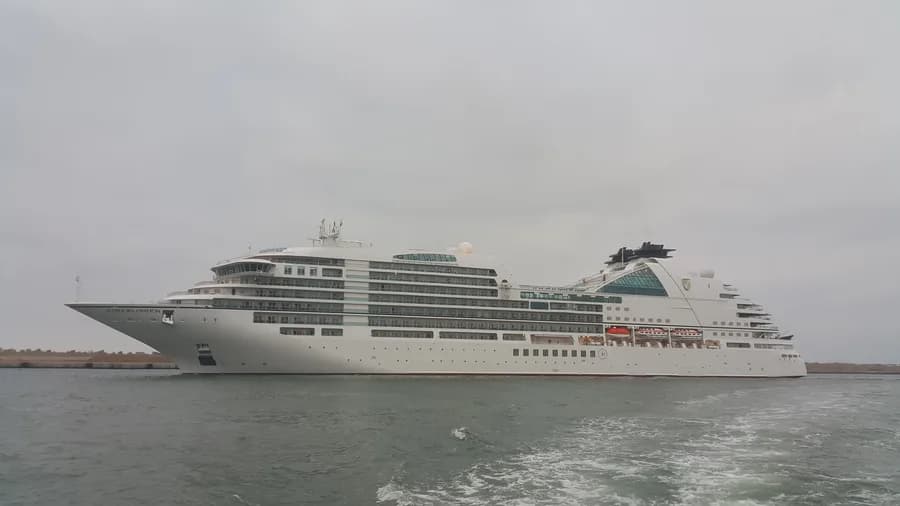 MV Seabourn Ovation