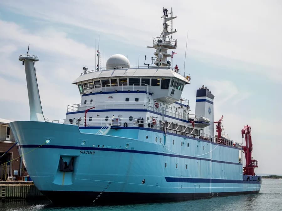 RV Sikuliaq