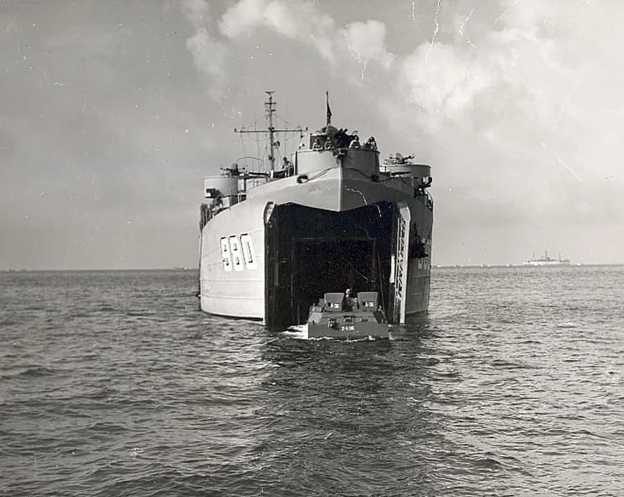 USS Meeker County