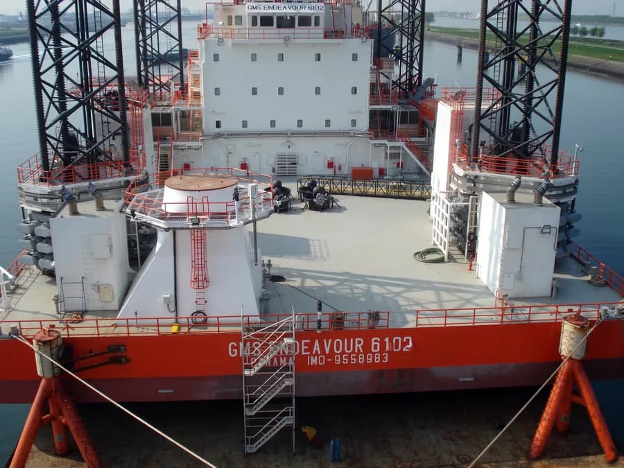 GMS Endeavour 6102