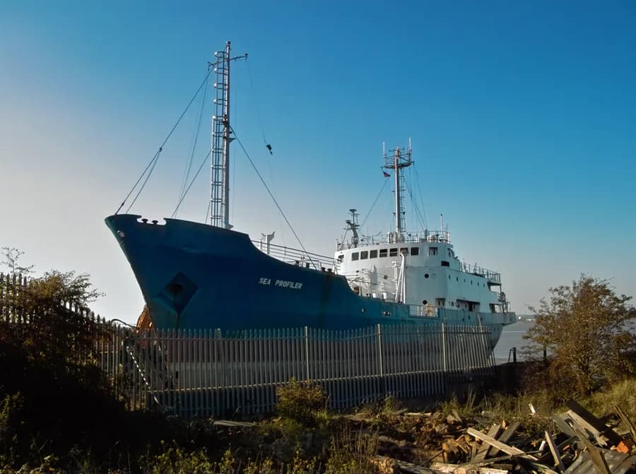 RRS Shackleton