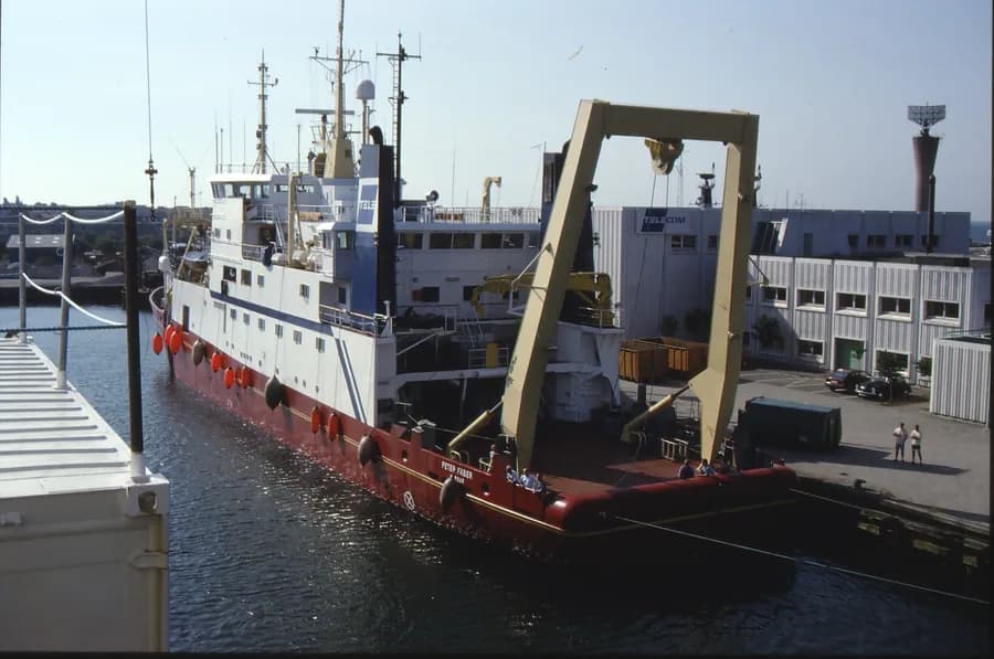 MV Peter Faber