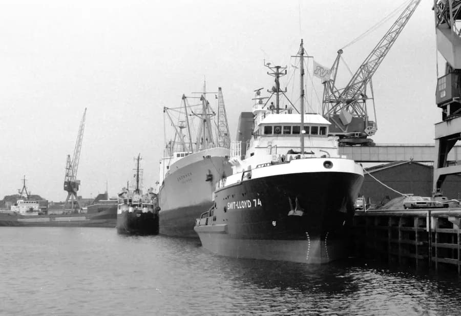 Smit-Lloyd 74