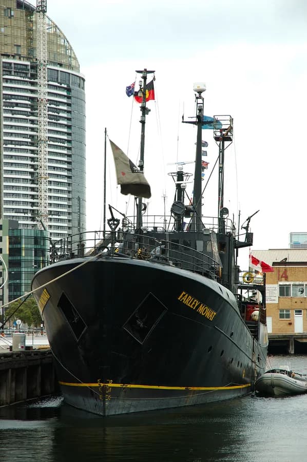 RV Farley Mowat