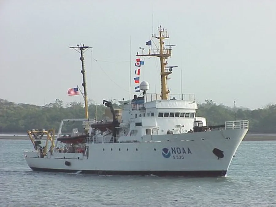 NOAAS McArthur
