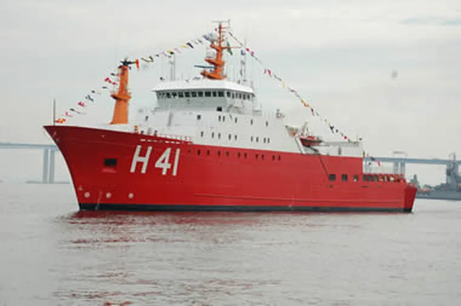 Brazilian icebreaker Almirante Maximiano