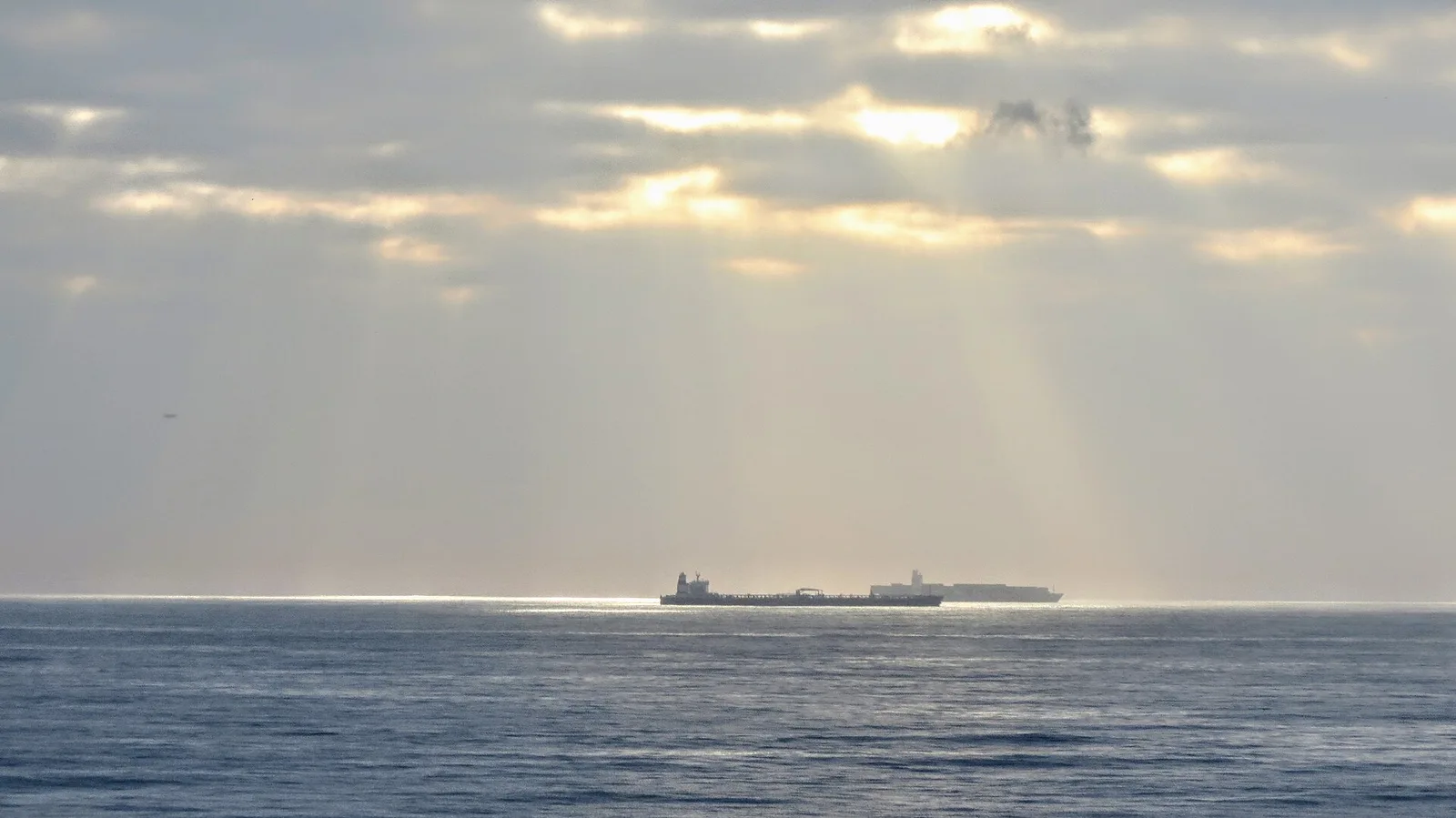 US Military Advises Vessels to Stay Clear of Gulf of Oman and Strait of Hormuz